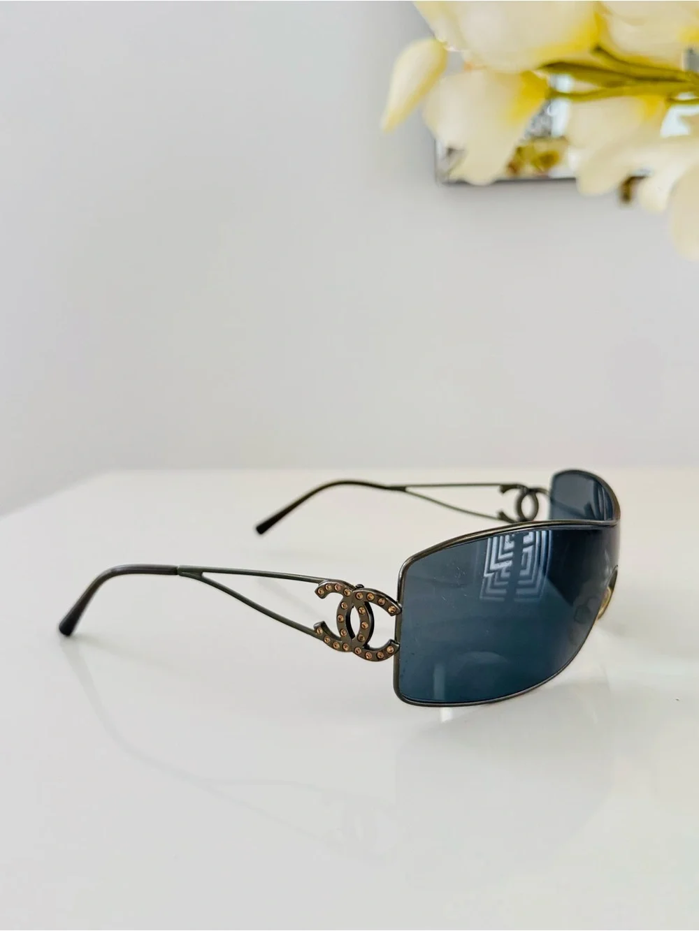 RARE 🍒 Vintage Authentic Chanel rhinestone CC sunglasses ✨